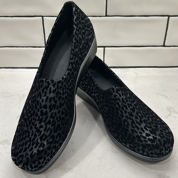 SAS Bliss Wedge Velvet Black Leopard Print Slip-On Shoes 9W - Picture 14 of 14